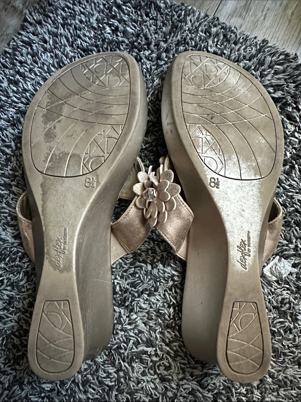 dexflex comfort Women's Metallic Floral Thong Sandals - Champagne Gold